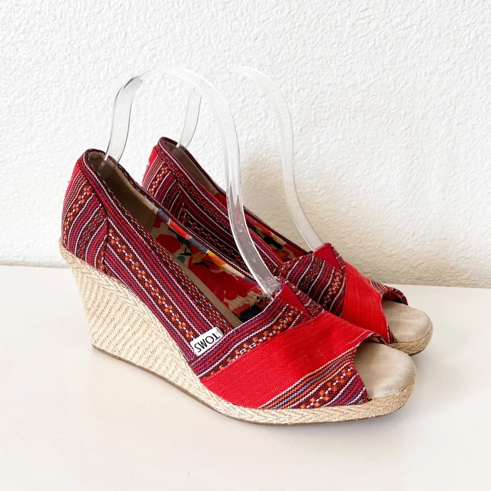 Toms Lina Red Canvas Embroidered Wedges Size 8.5